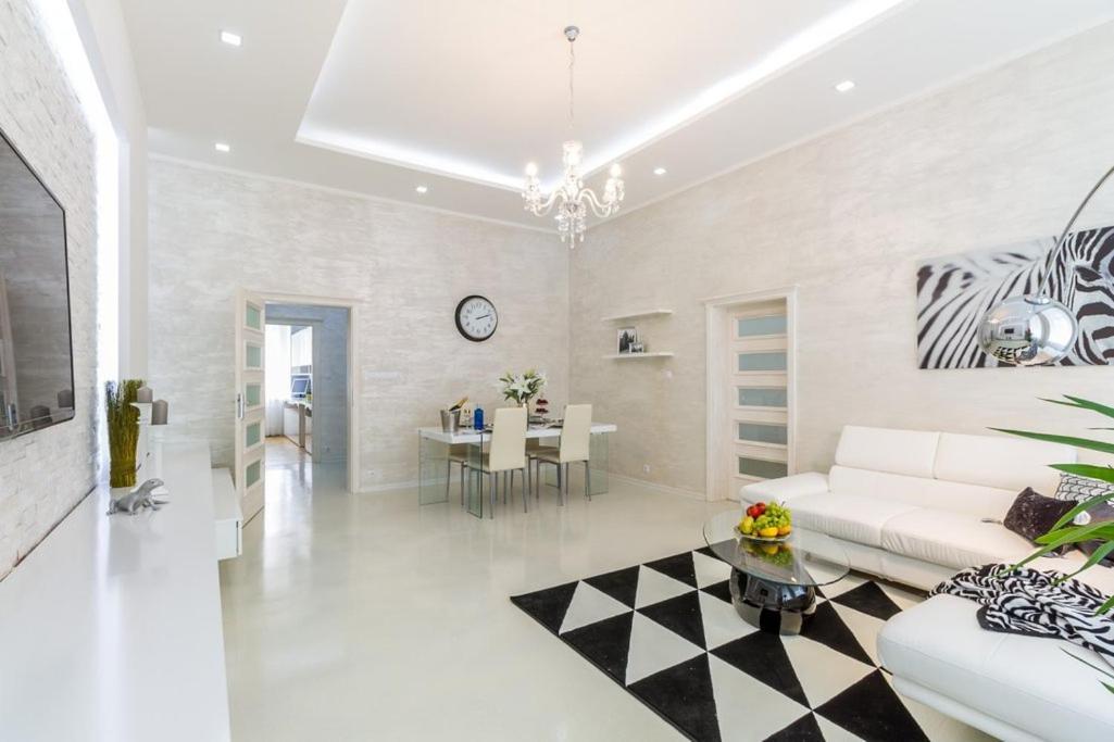 Stylish 5 Minutes Walk From City Center Apartament Praga